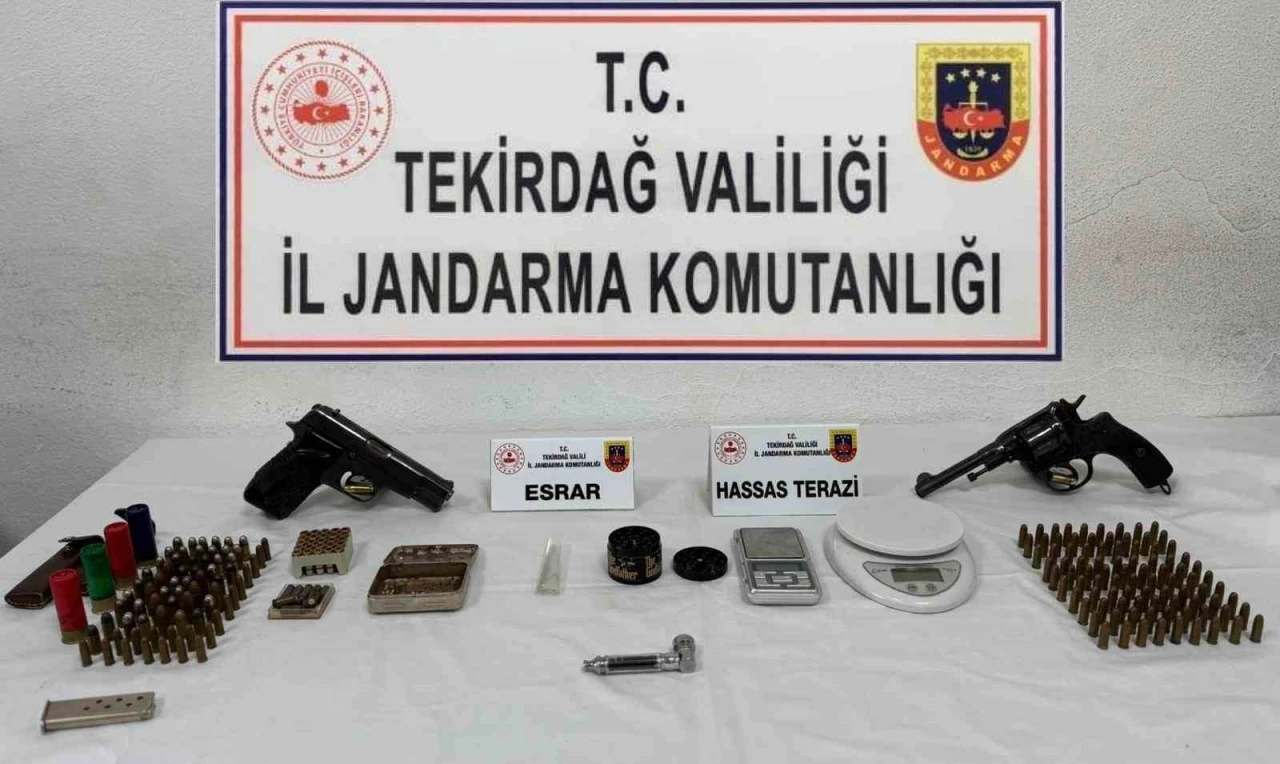 Elbise dolabı uyuşturucu serası çıktı

