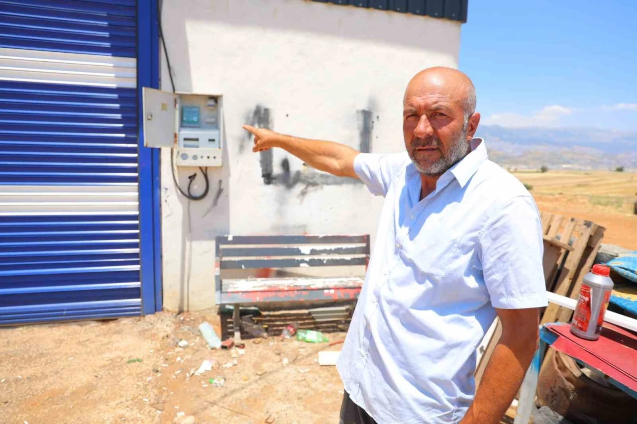 Elektriği kesilen besici yardım bekliyor
