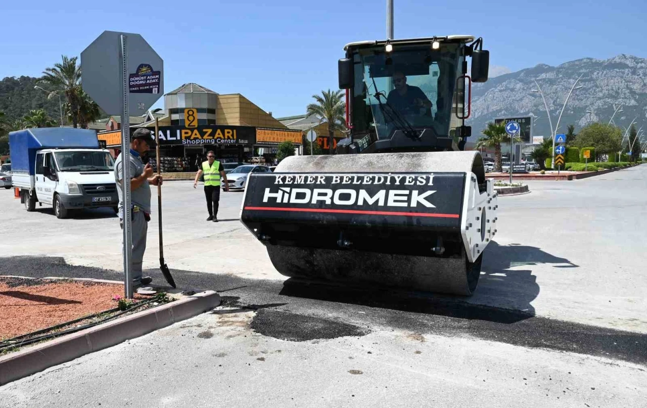 Elektrik altyapısı yenilenen Kemer’de yollar asfaltlanıyor
