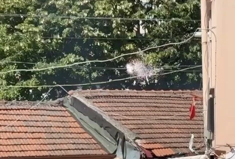 Elektrik tellerindeki patlama vatandaşları korkuttu
