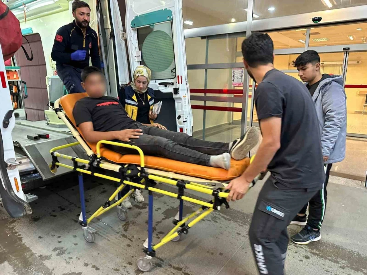 Elektrikli bisiklet ile motosiklet çarpıştı: 1 yaralı
