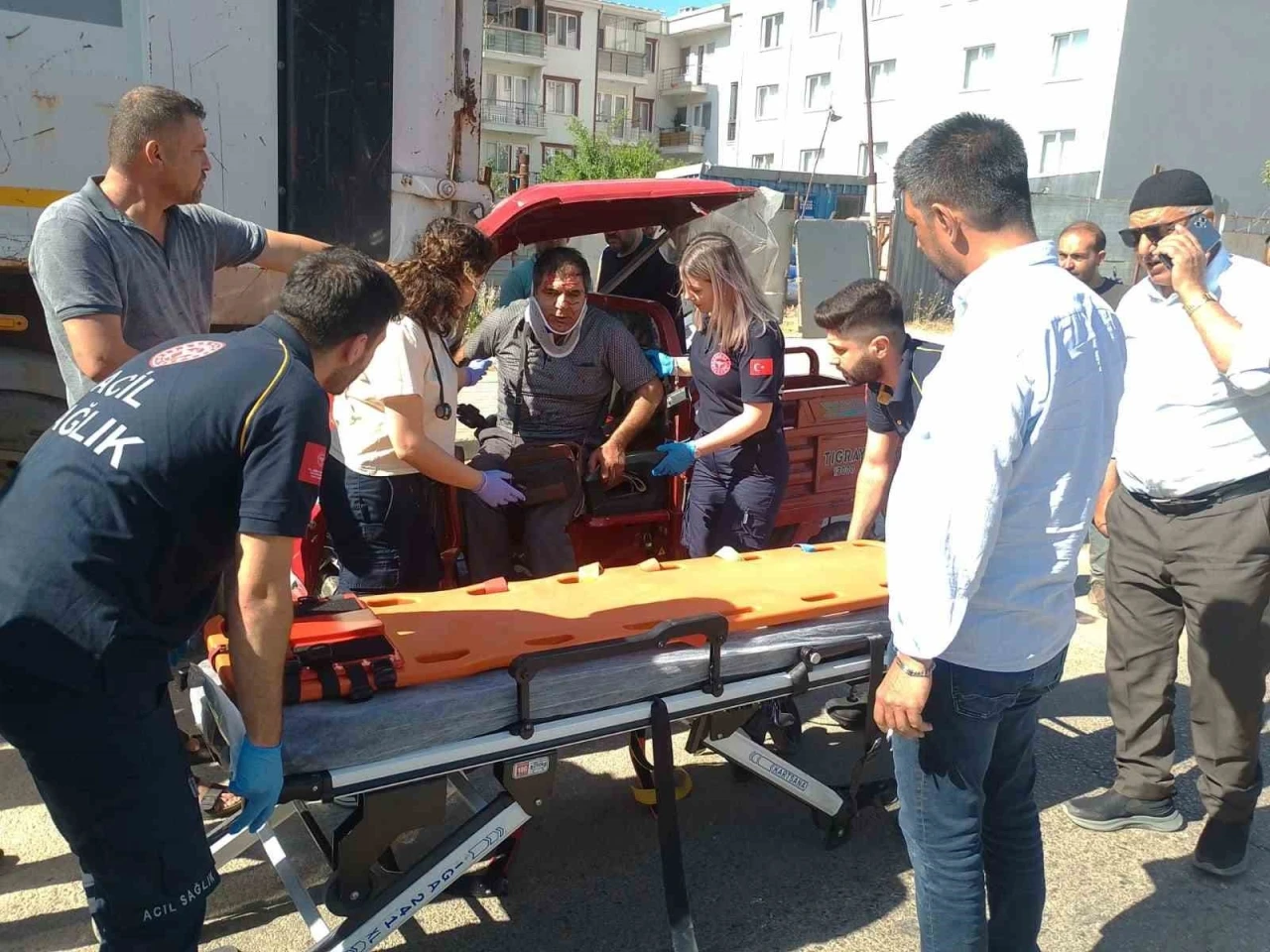 Elektrikli motosiklet tır dorsesine çarptı: 1 yaralı
