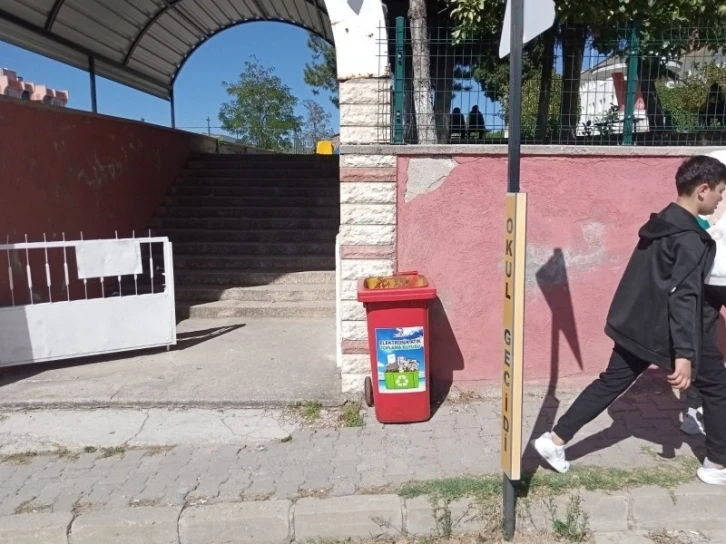 Elektronik atıklar geri d&ouml;n&uuml;ş&uuml;me kazandırılıyor
