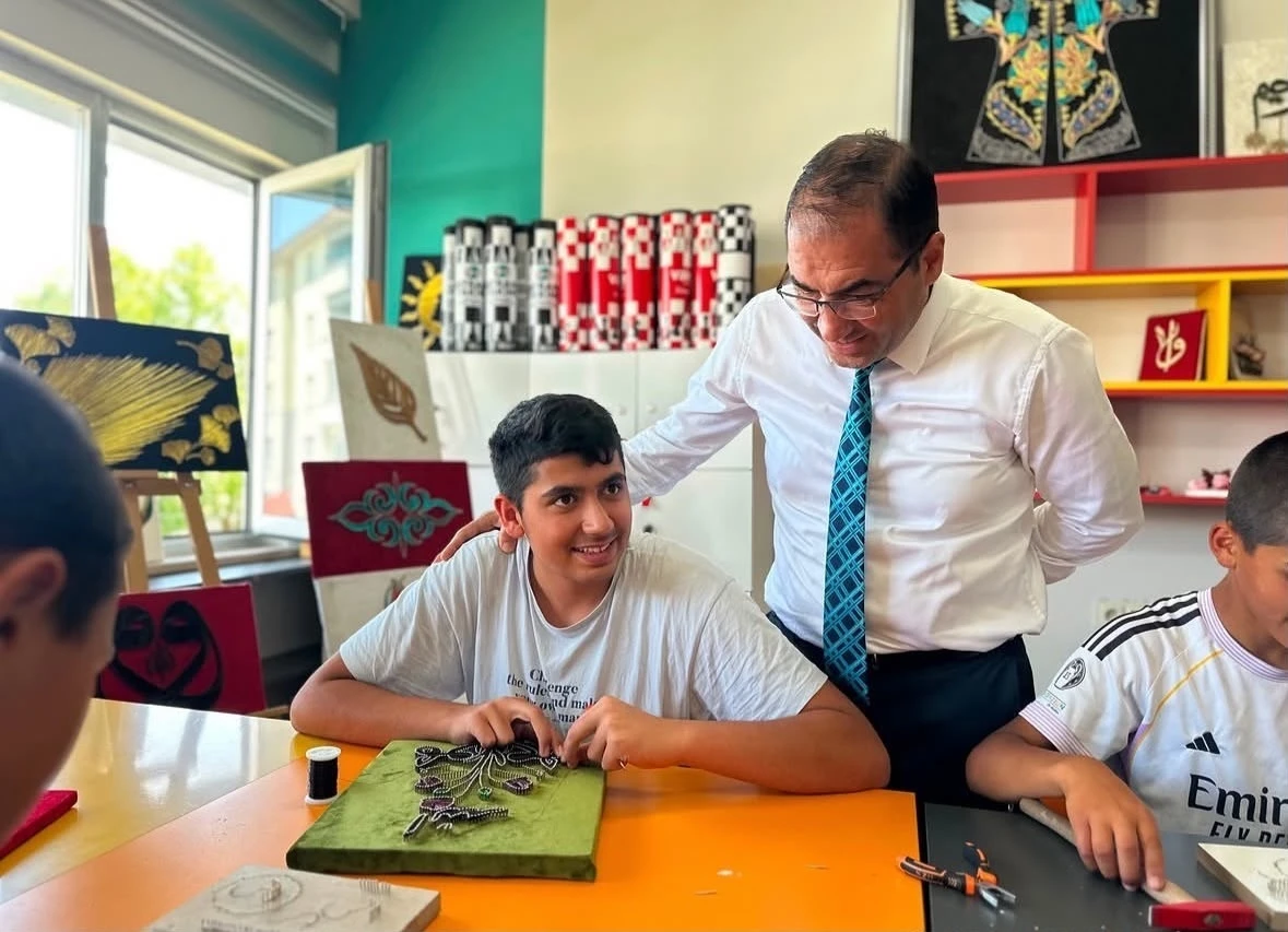 Eleşkirt Gen&ccedil;lik Merkezi&rsquo;nde yaz kul&uuml;b&uuml; coşkusu
