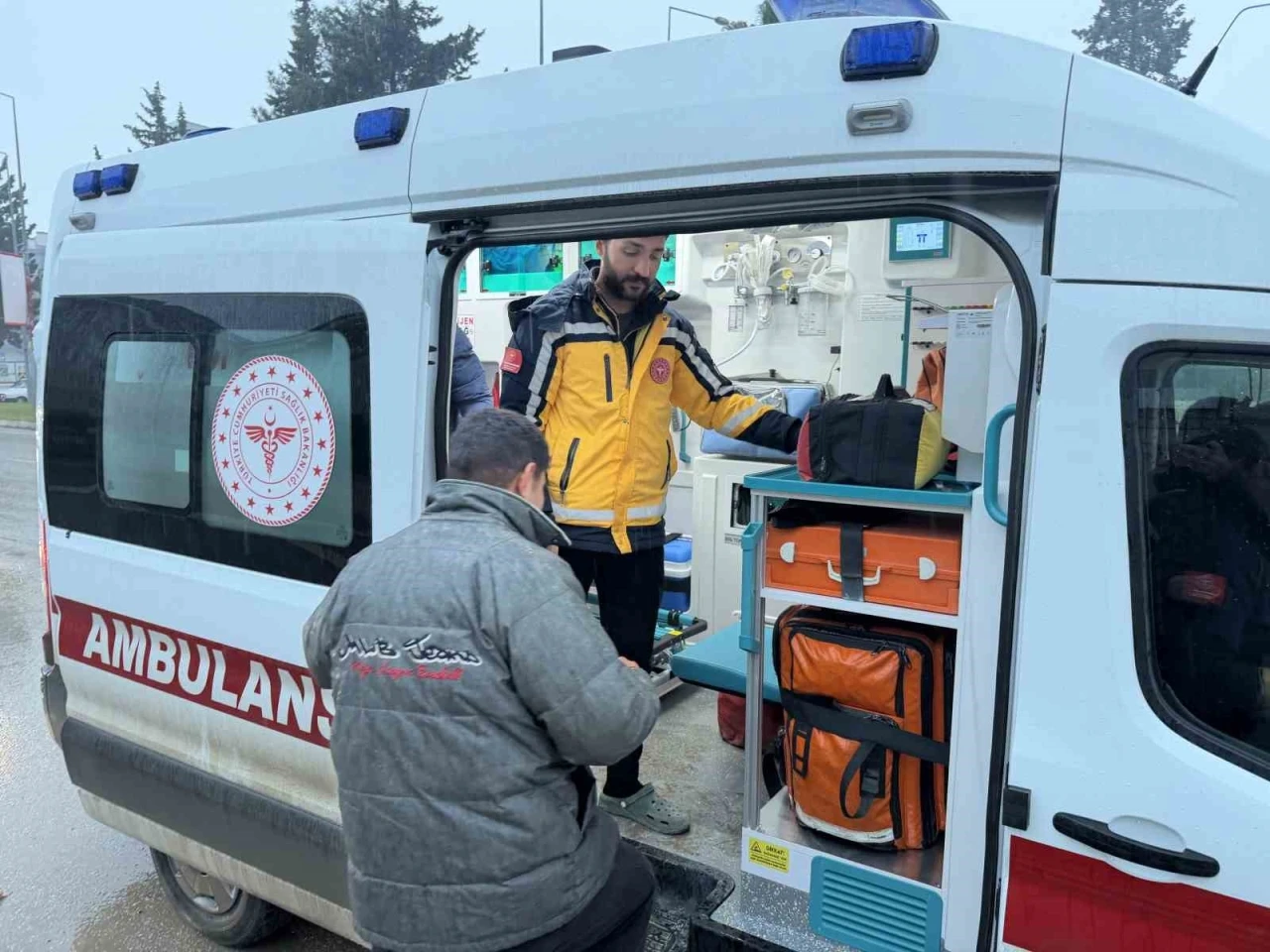 Eli spiralle kesilen kişi yaralandı
