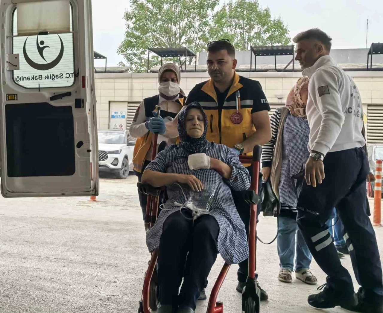 Elini makineye kaptıran işçi yaralandı
