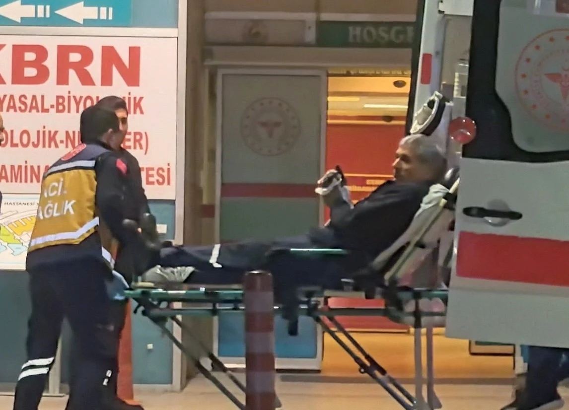 Elini makineye kaptıran iş&ccedil;i yaralandı
