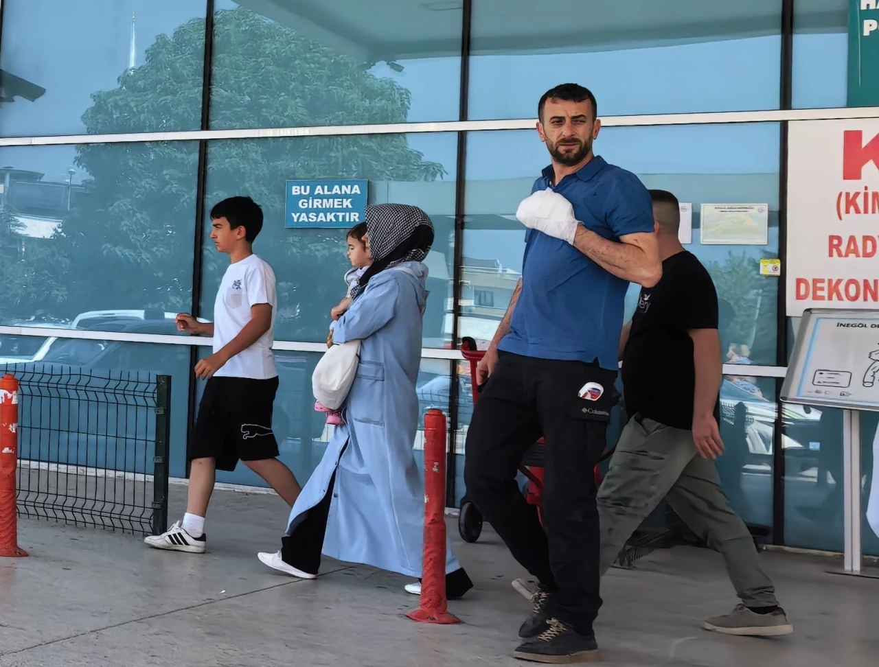 Elini makineye kaptıran iş&ccedil;inin parmağı koptu
