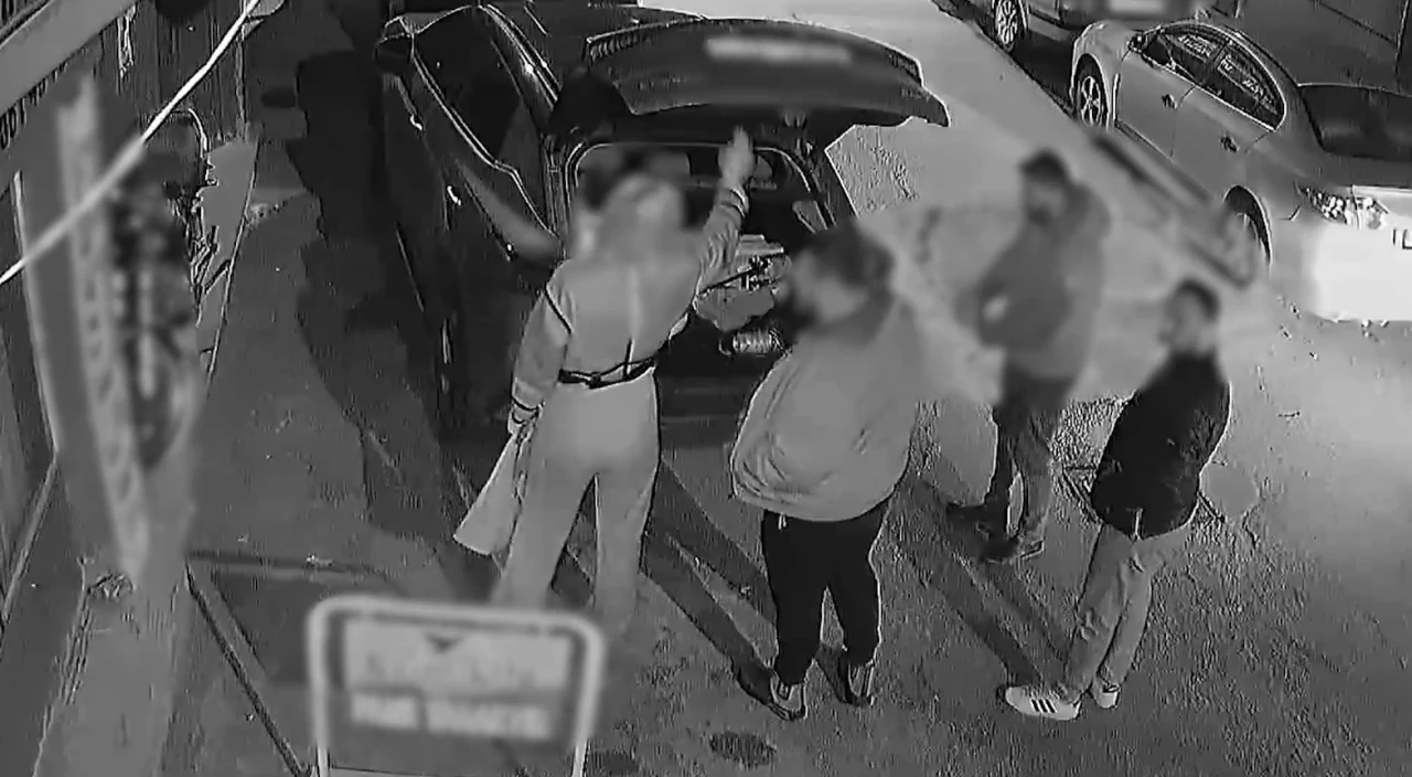 Ellerinde beyzbol sopası y&uuml;zlerinde kar maskesiyle gece yarısı vatandaşa kabusu yaşattılar
