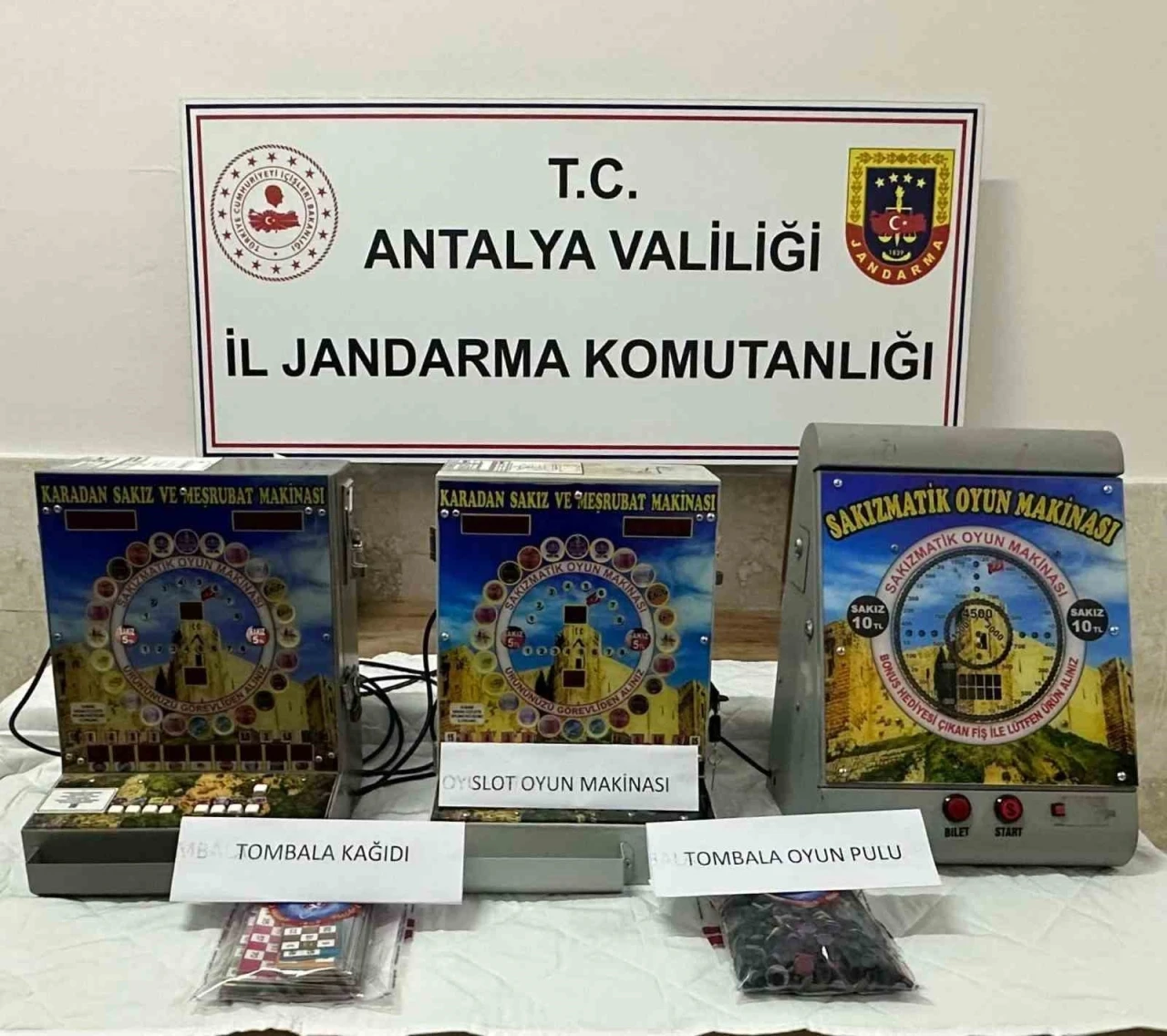 Elmalı&rsquo;da sakızmatik ile kumar operasyon: 2 ş&uuml;pheli yakalandı
