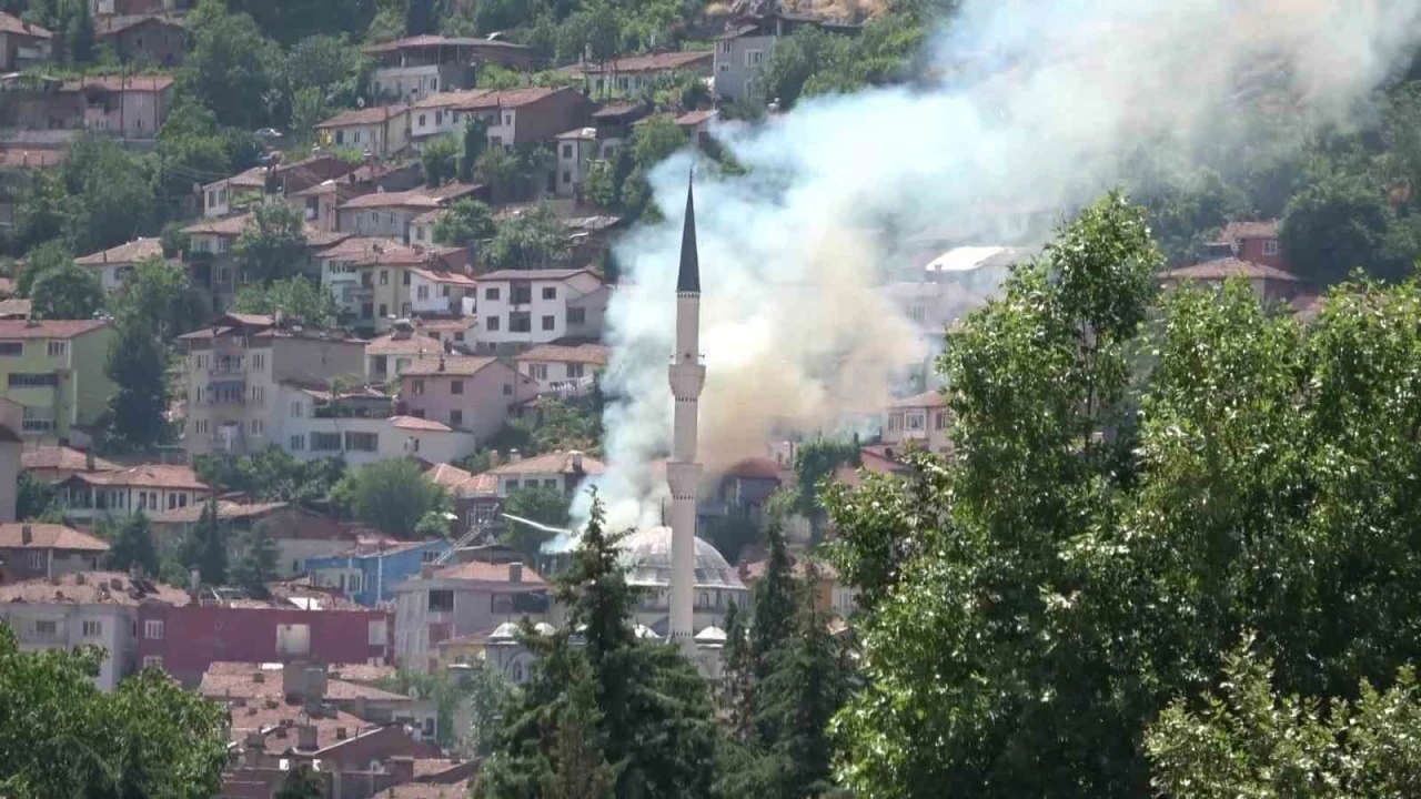 Elmas nineyi yangından itfaiyeciler kurtardı
