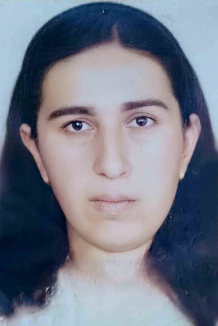 Elmayı trakt&ouml;r&uuml;n r&ouml;morkuna koyarken ezilen kadın hayatını kaybetti
