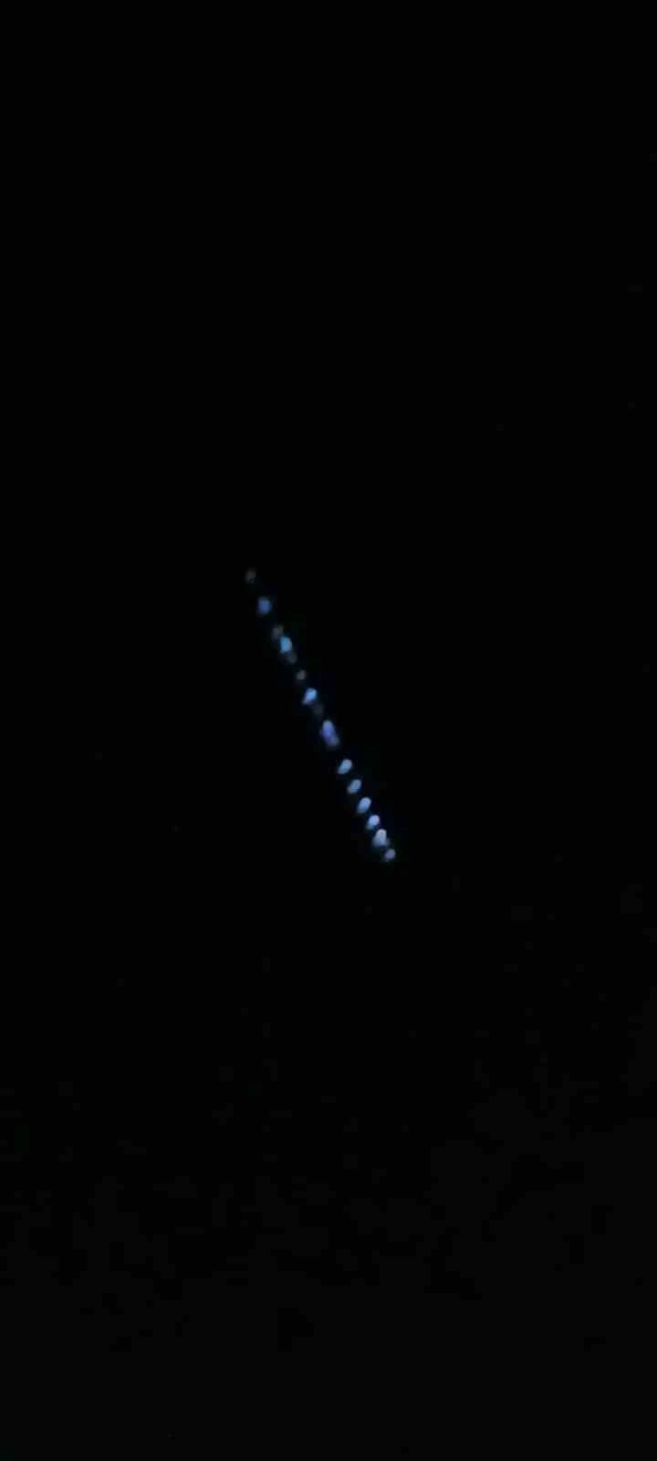 Elon Musk&rsquo;ın &lsquo;Starlink uydu zinciri&rsquo; Erzincan semalarında g&ouml;r&uuml;ld&uuml;
