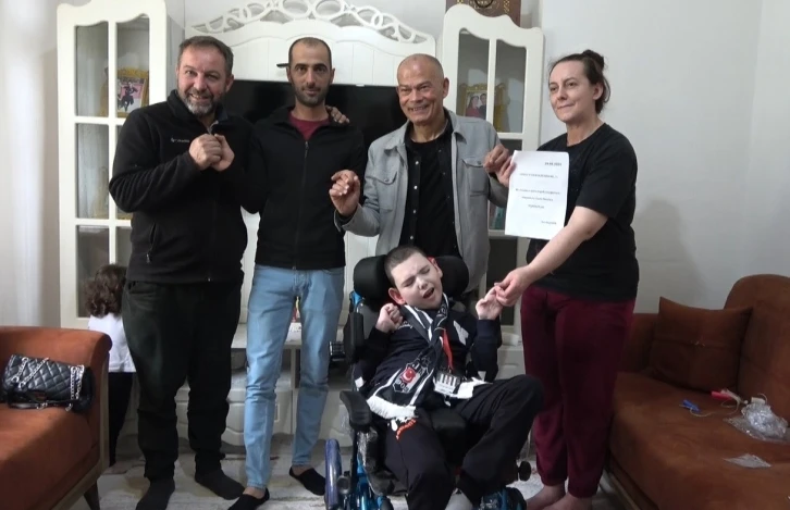 Elpilepsi hastası çocuğa Almanya’dan tekerlekli sandalye
