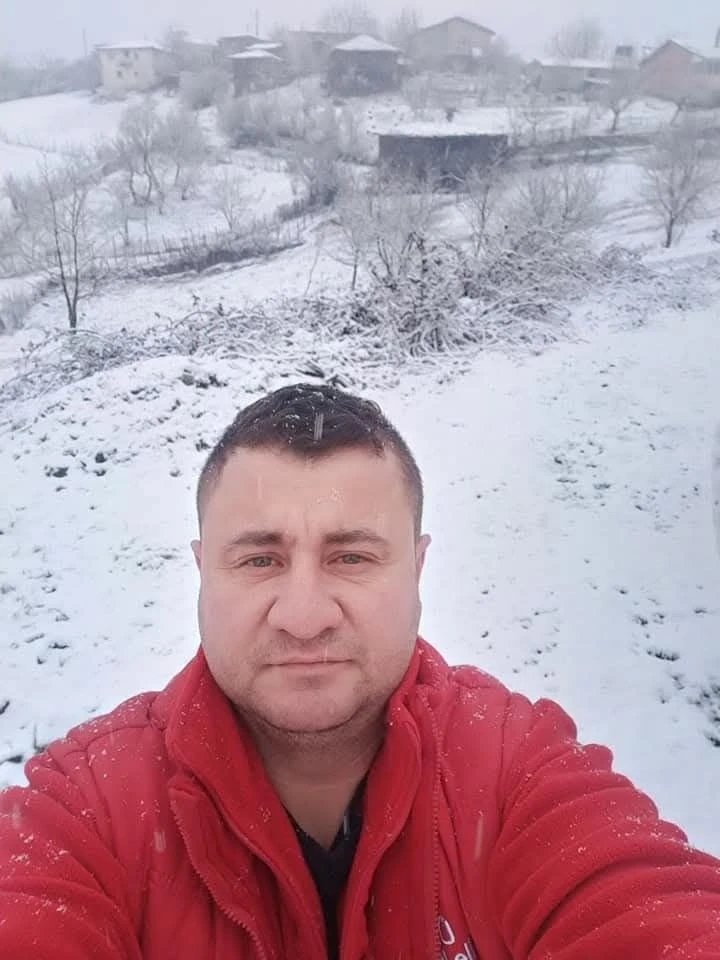 Emanet verdiği altınları &ouml;demeyen oğlunu bı&ccedil;akla &ouml;ld&uuml;rd&uuml;
