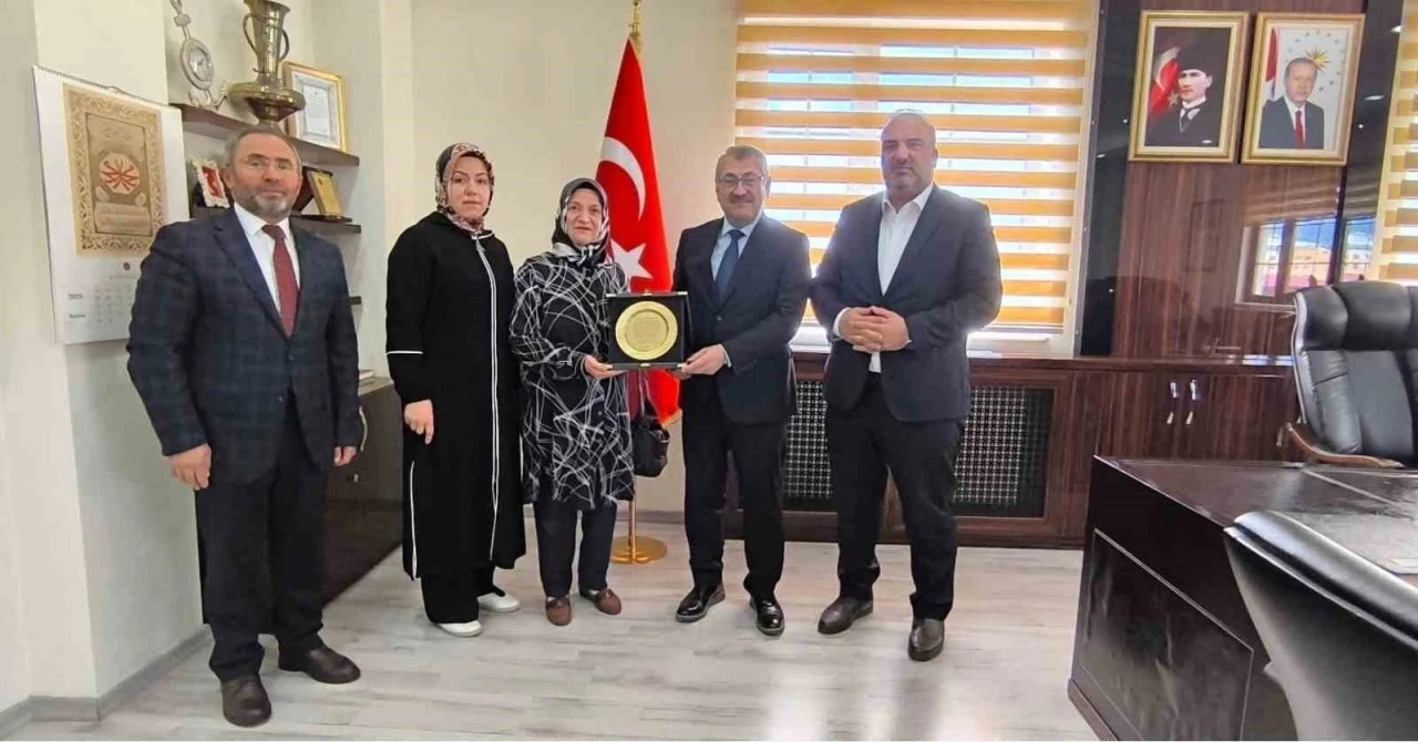 Emekli öğretmenden örnek bağış