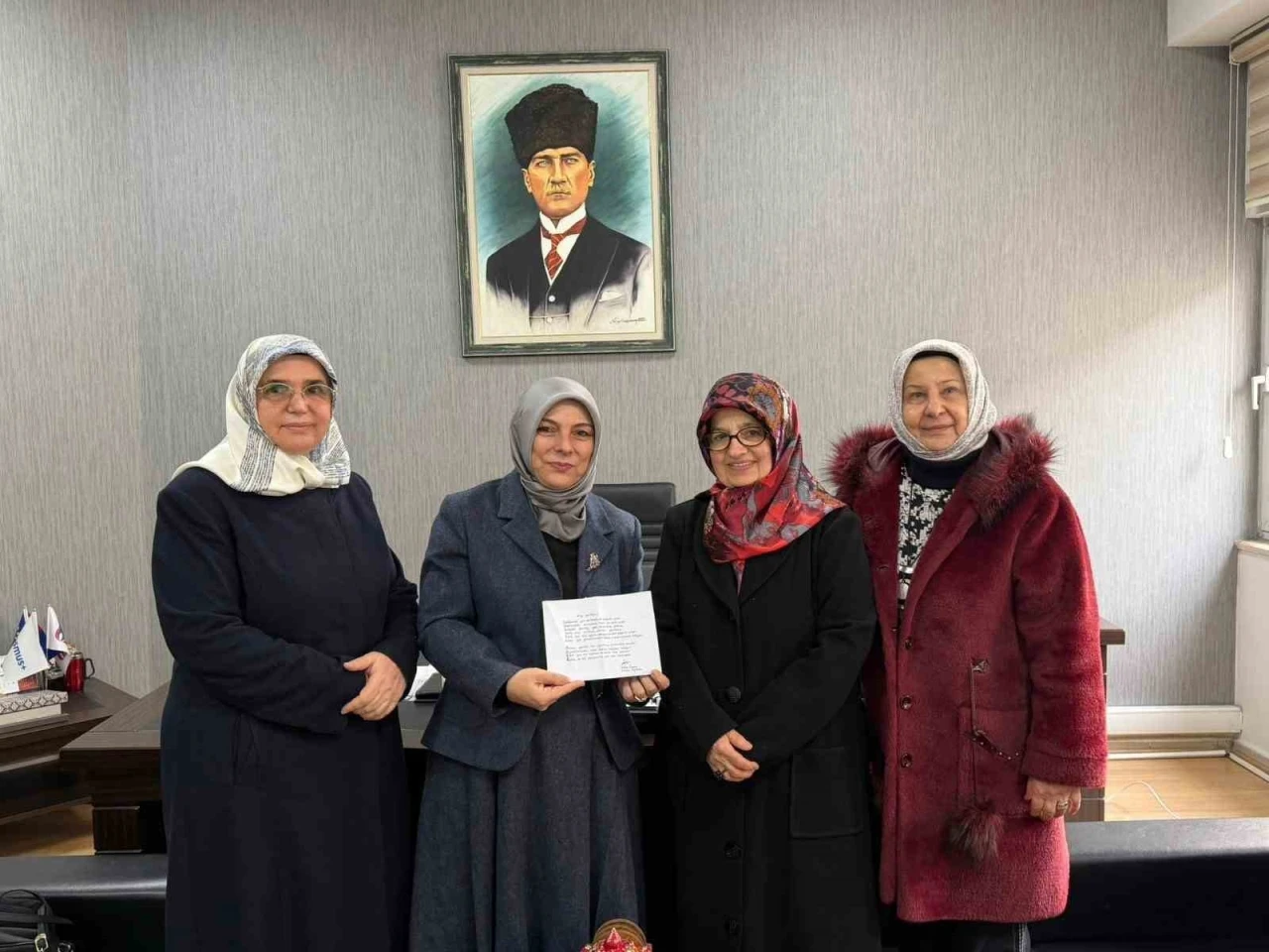 Emekli &ouml;ğretmenleri ağırladı
