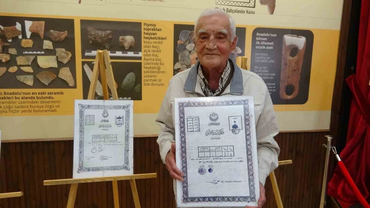 Emekli valinin müzeye bağışladığı, babasına ait 105 yıllık diploma ilgi odağı oldu
