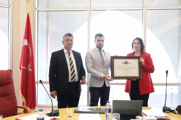 Emet MYO&rsquo;ya &rsquo;&rsquo;Mavi Bayrak&rsquo;&rsquo; &ouml;d&uuml;l&uuml;
