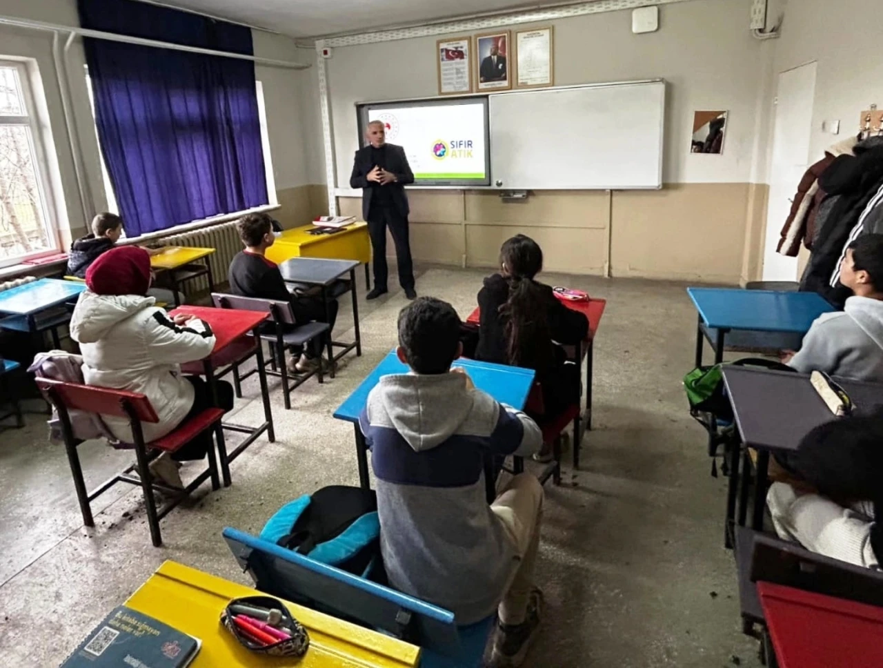 Emet &Ouml;rencik İlkokulunda sıfır atık eğitimi verildi
