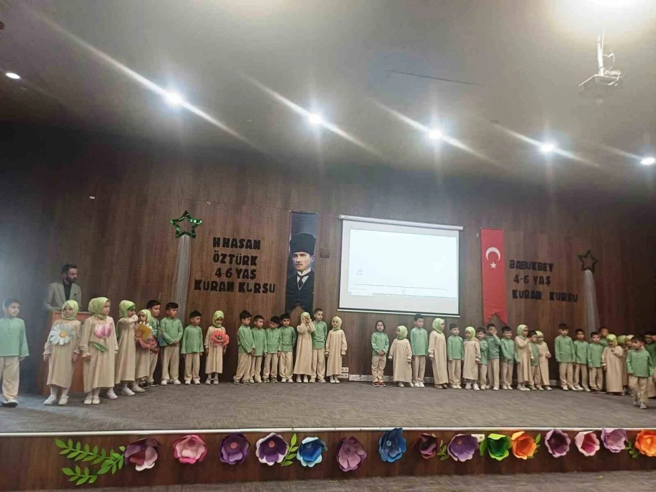 Emet&rsquo;te 4-6 Yaş Kur&rsquo;an kursu &ouml;ğrencilerinden yıl sonu g&ouml;sterisi
