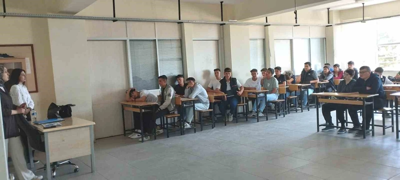 Emet’te lise öğrencilerine sağlıklı yaşam ve hastalıklarla mücadele semineri
