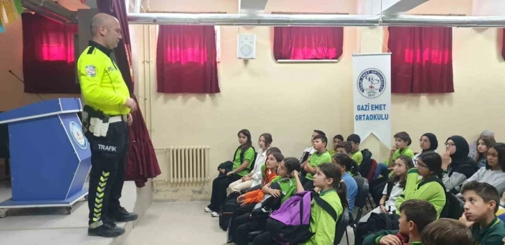 Emet&rsquo;te &ouml;ğrencilere trafik eğitimi
