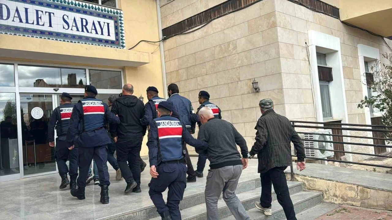 Emet’te sit alanında kaçak kazı yapan 8 kişiden 2’si tutuklandı