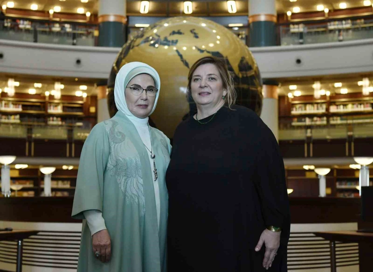 Emine Erdoğan, Gürcistan Cumhurbaşkanı Kavelashvili’nin eşiyle Millet Kütüphanesi’ni ziyaret etti
