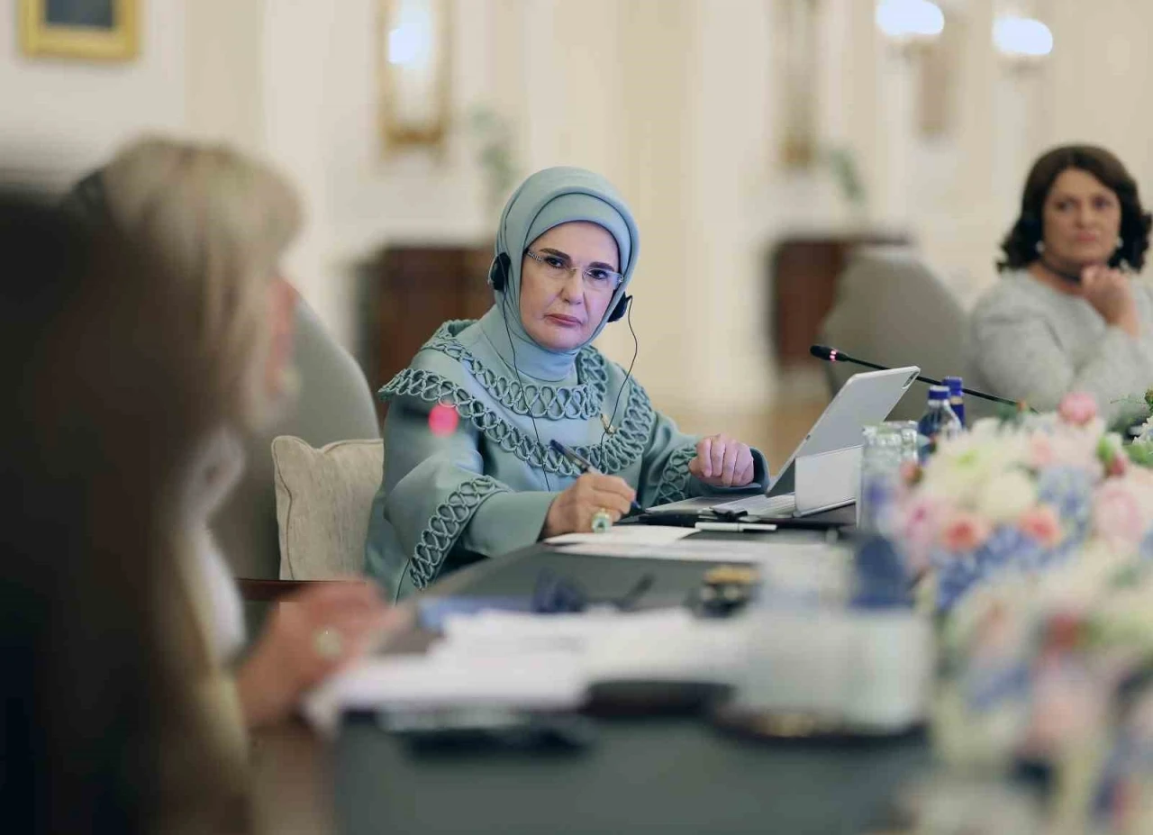 Emine Erdoğan&rsquo;ın NATO marjında buluşturduğu lider eşleri "&Ccedil;ocuklar, Teknoloji ve G&uuml;venlik" konusunu ele aldı
