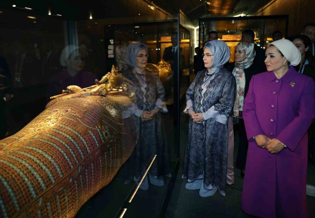 Emine Erdoğan, Mısır Cumhurbaşkanı es-Sisi&rsquo;nin eşi Entissar Amer ile bir araya geldi
