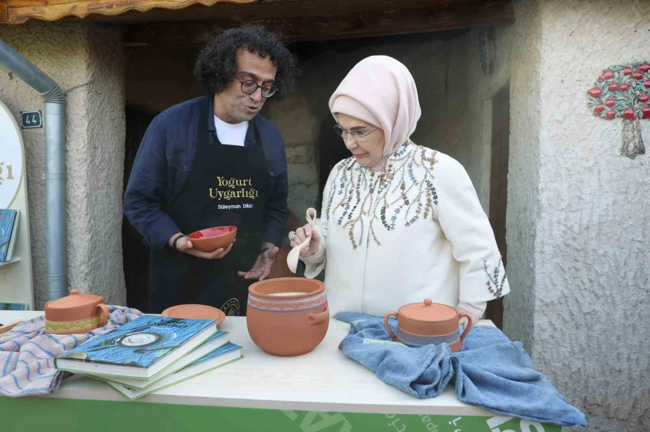 Emine Erdoğan, Nevşehir’de Türk Mutfağı Haftası kapsamında yoğurt mayaladı
