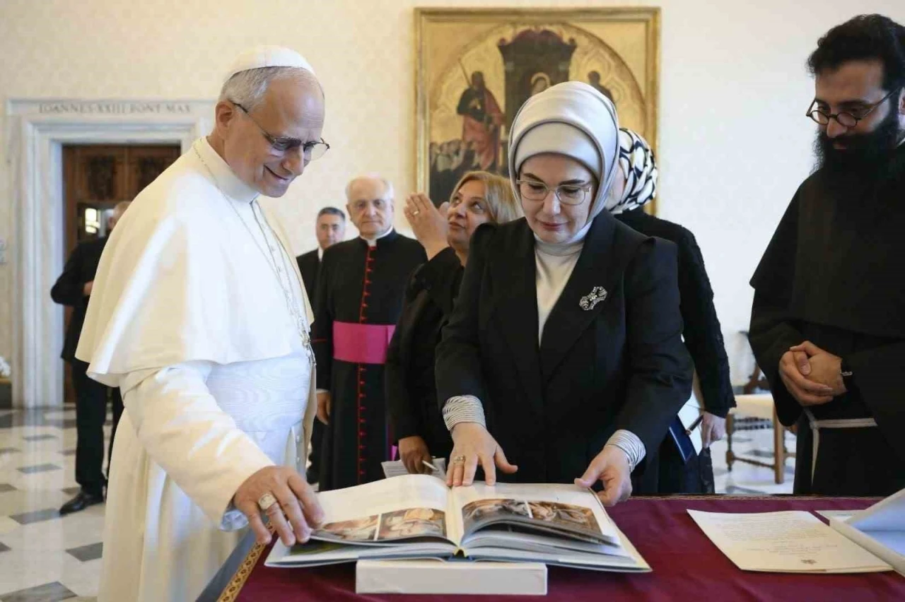 Emine Erdoğan, Papa 14. Leo ile görüştü

