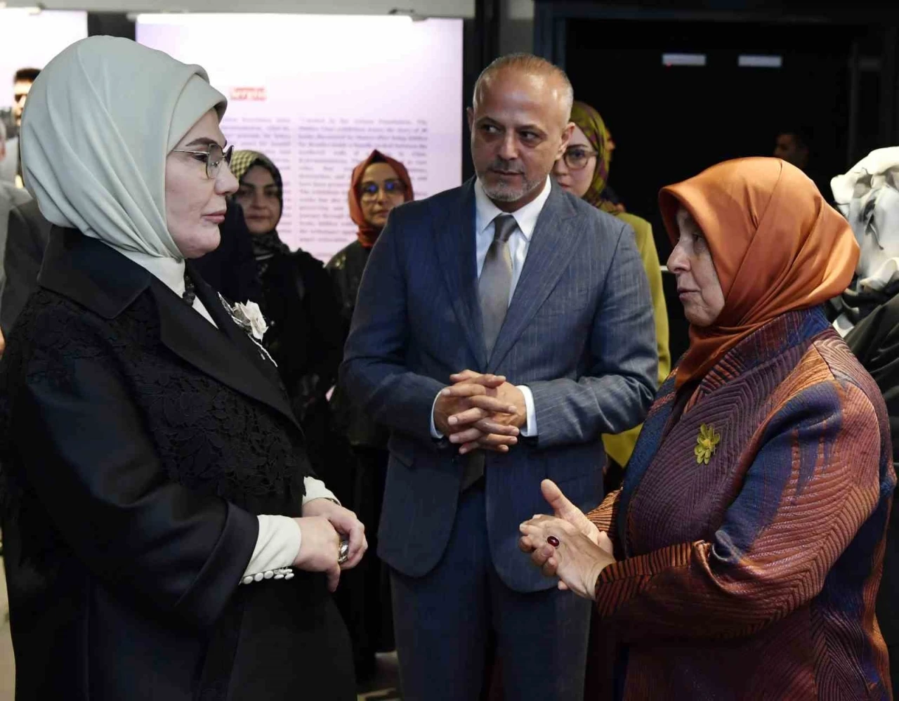 Emine Erdoğan &quot;Saklı Kalanlar&quot; sergisinin açılışını yaptı
