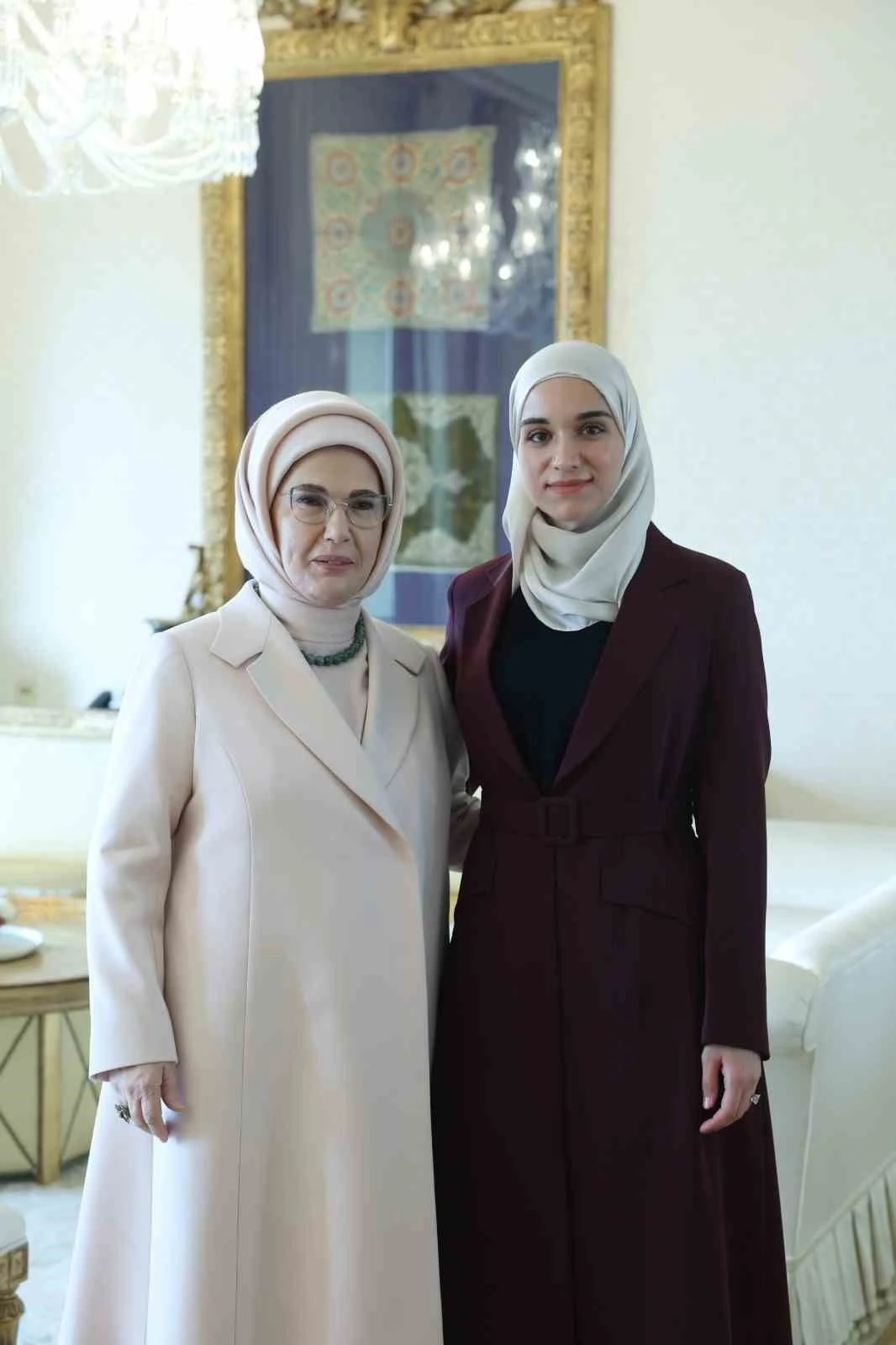 Emine Erdoğan, Suriye Cumhurbaşkanı Şara’nın eşi Latife El Durubi ile görüştü
