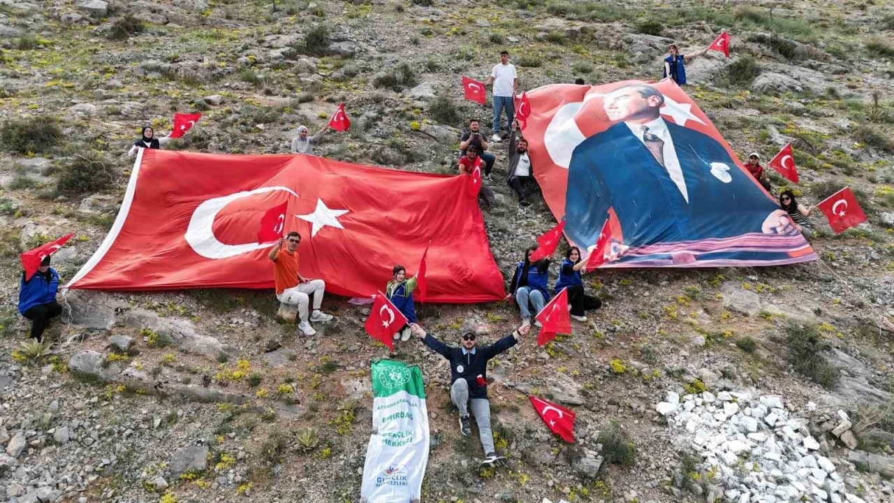Emirdağlı gençlerden anlamlı mesaj: &quot;Önce Vatan&quot;
