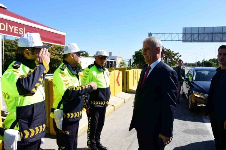 Emniyet Genel M&uuml;d&uuml;r Yardımcısı Tayfur ile Trafik Başkanı Ayhan, Eskişehir&rsquo;de kontrol noktasını denetledi
