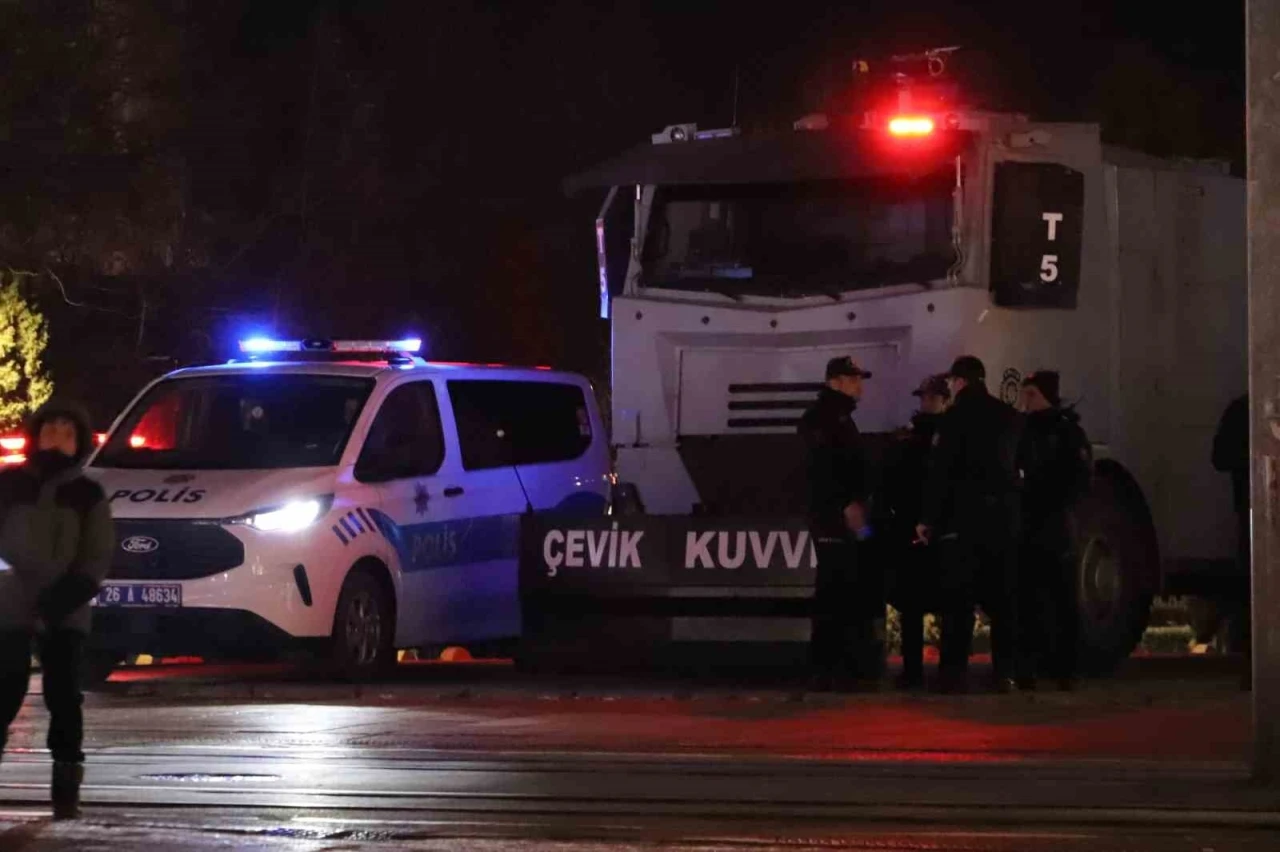 Emniyet g&uuml;&ccedil;leri huzurlu ve g&uuml;venli yılbaşı i&ccedil;in denetimlerini arttırdı
