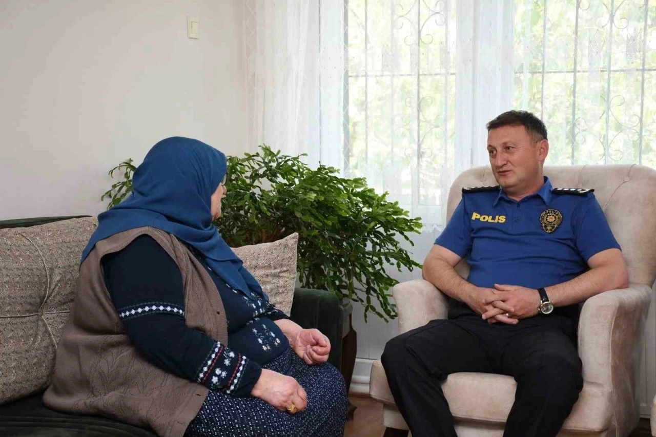 Emniyet Müdürü Baybaba, şehit annesini ziyaret etti
