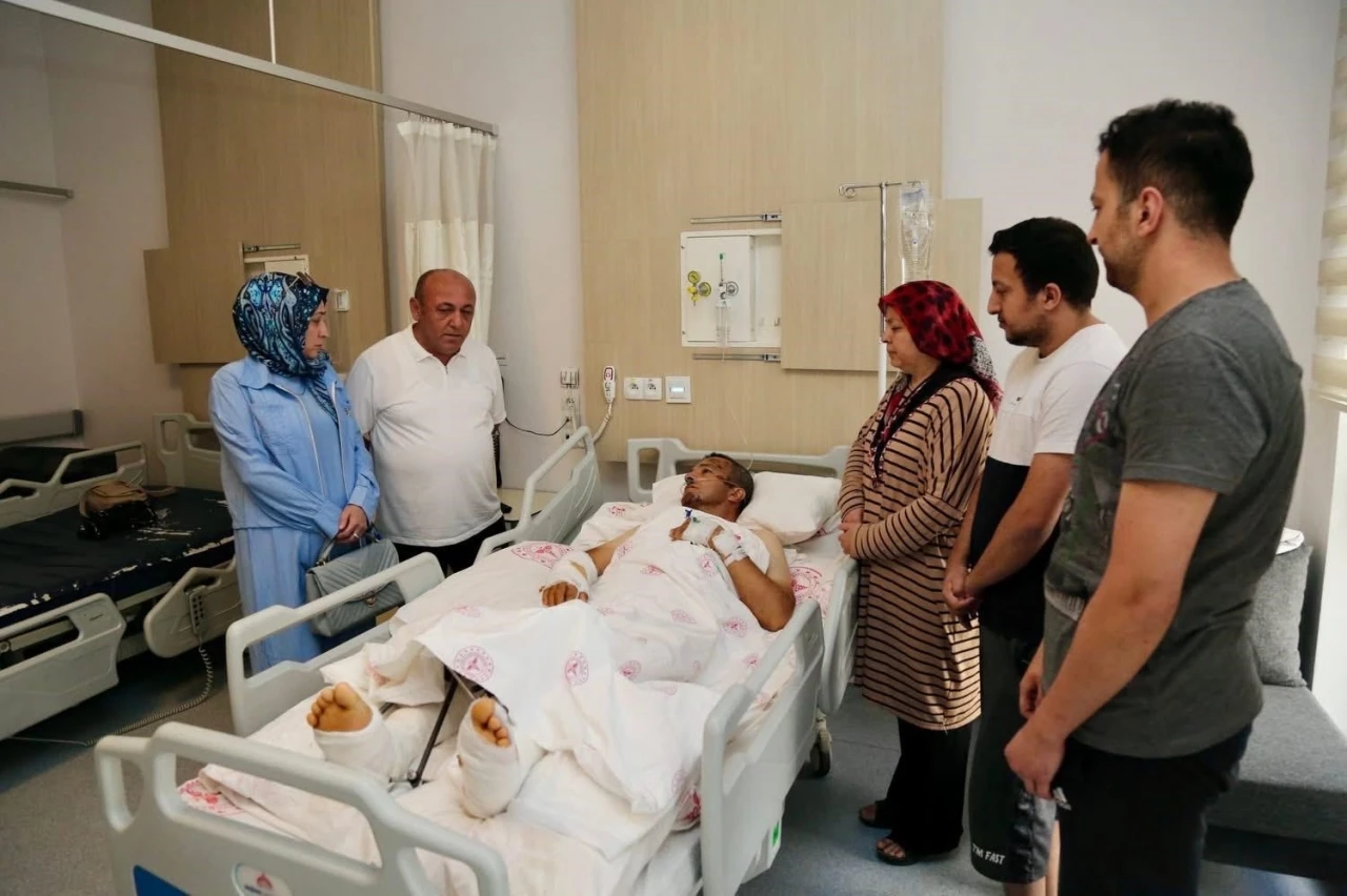 Emniyet Müdürü Demir, yaralı polis memurunu ziyaret etti
