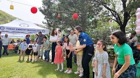 Emniyet personeli özel bireylerle engelleri aştı
