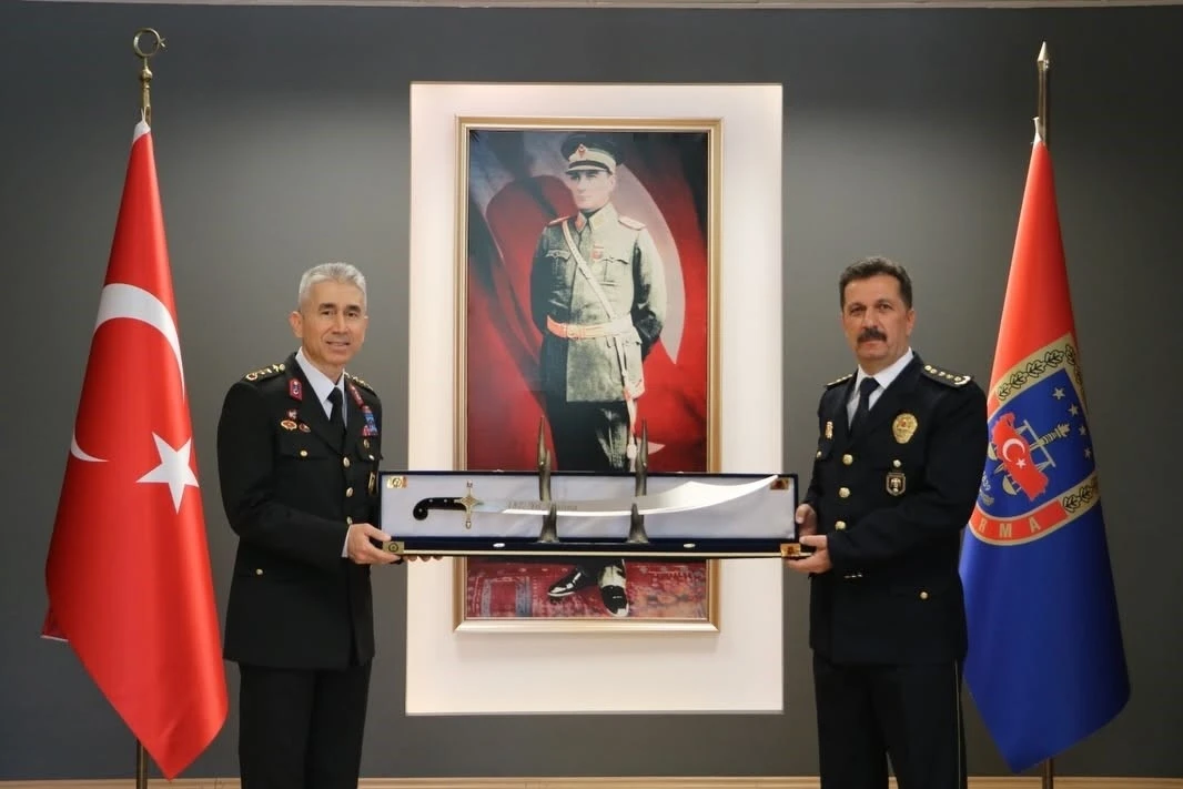 Emniyet teşkilatından jandarmaya anlamlı ziyaret

