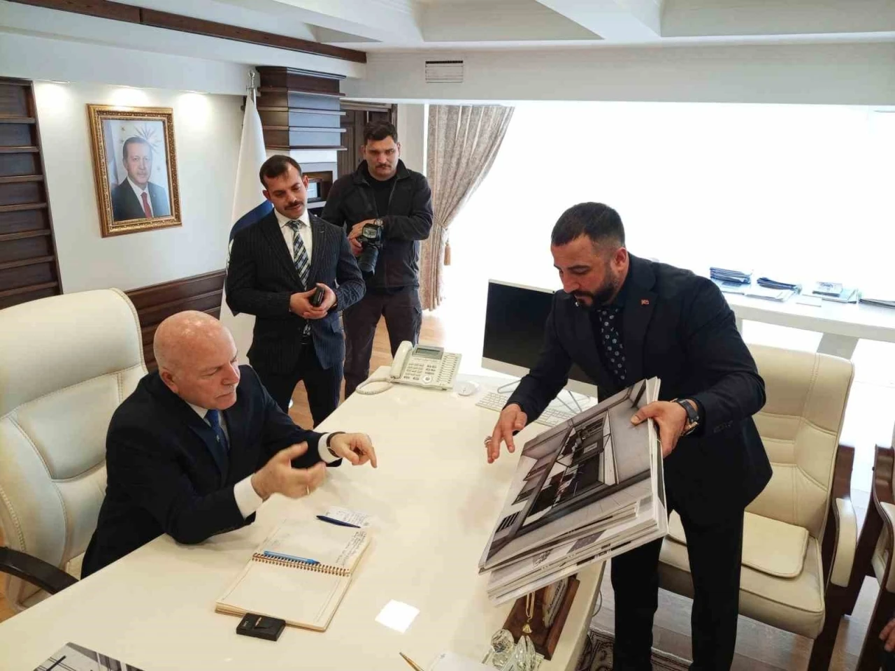 Emre Akdoğan&rsquo;dan Başkan Sekmen&rsquo;e ziyaret
