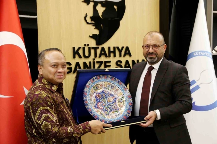 Endonezya B&uuml;y&uuml;kel&ccedil;isi, K&uuml;tahya Organize Sanayi B&ouml;lgesi Y&ouml;netimini ziyaret etti
