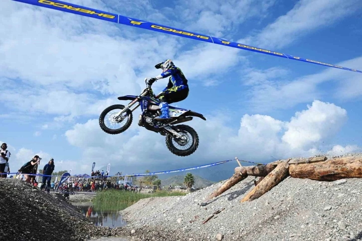 Endurocular Kemer sahilinde h&uuml;nerlerini sergiledi
