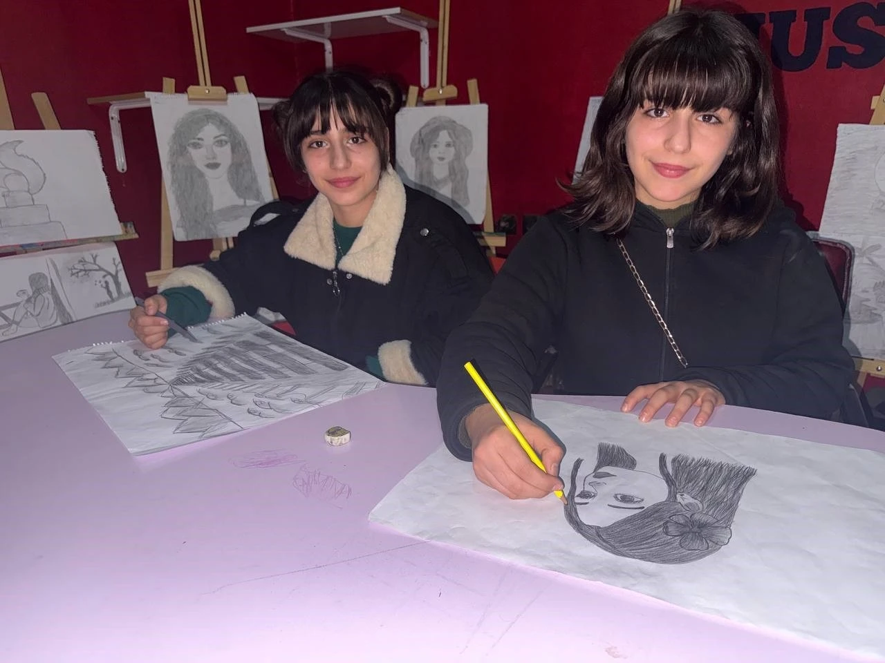 Engel tanımayan ikizlerin resim aşkı
