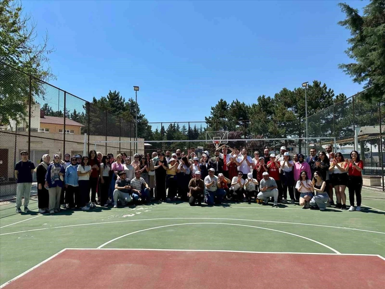 Engeller fileyi aştı, dostluk kazandı
