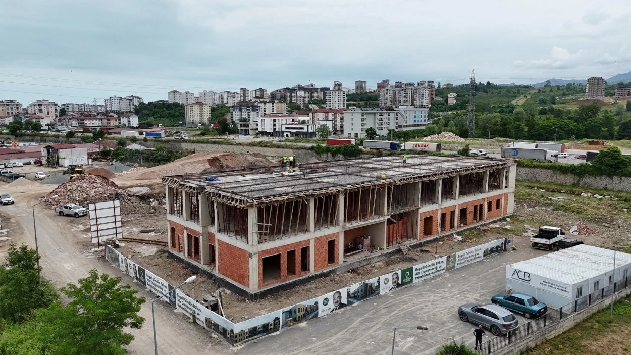 Engelli bireyler ve aileleri i&ccedil;in &ouml;rnek merkezde &ccedil;alışmalar s&uuml;r&uuml;yor
