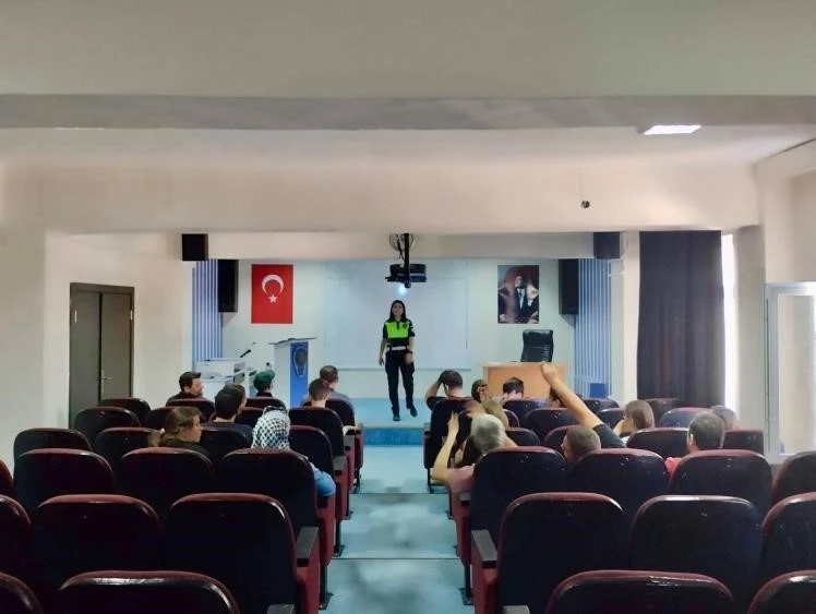 Engelli bireylere trafik g&uuml;venliği eğitimi

