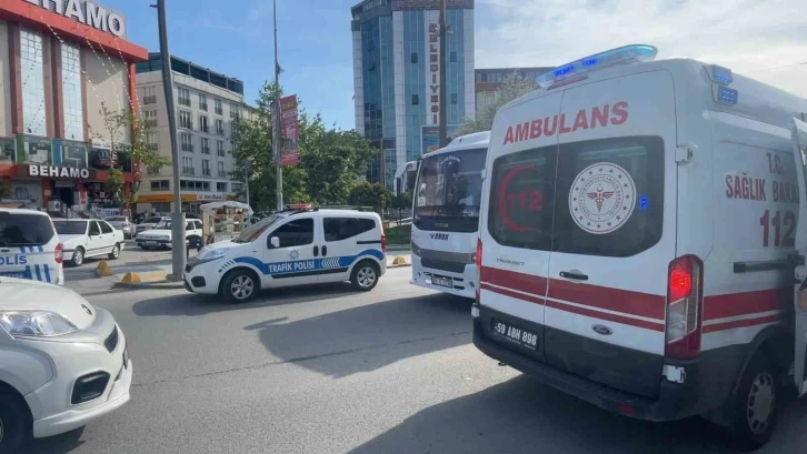 Engelli vatandaşa çarpan motosikletli kaçtı
